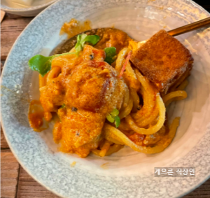 Review of &lsquo;Caf&eacute; Siva&rsquo;&amp;#44; Best vegan spicy chicken restaurant in Yongsan [Seoul/Jongno]