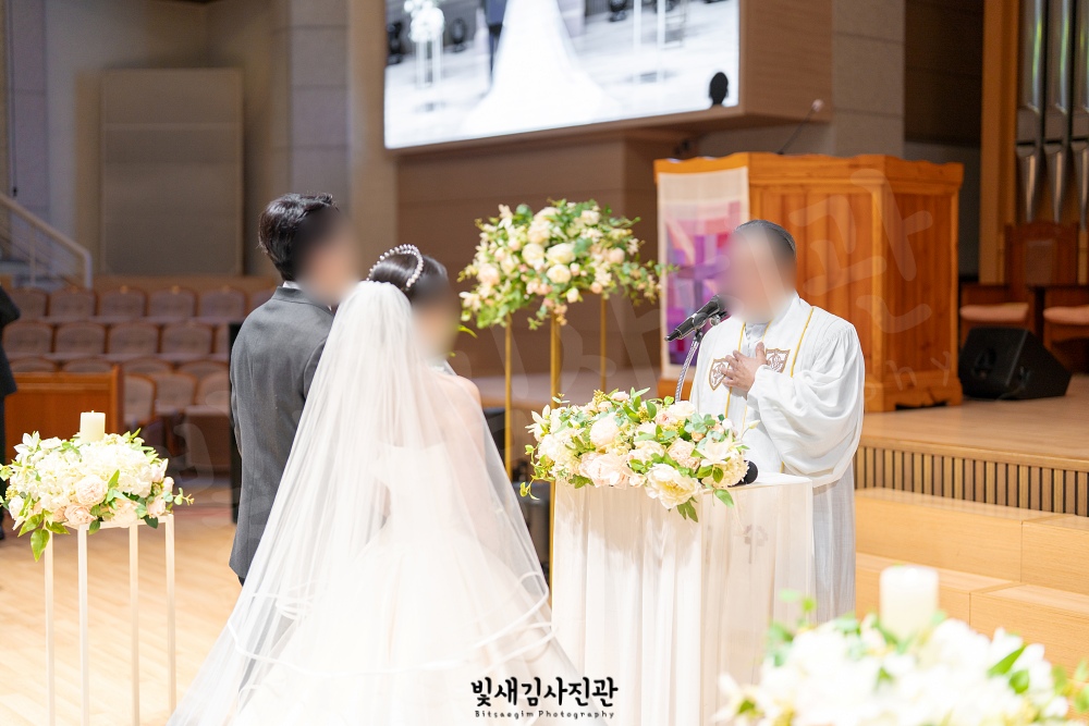 감신대웨딩-결혼예배식-웨슬리채플관-본식스냅-37.jpg