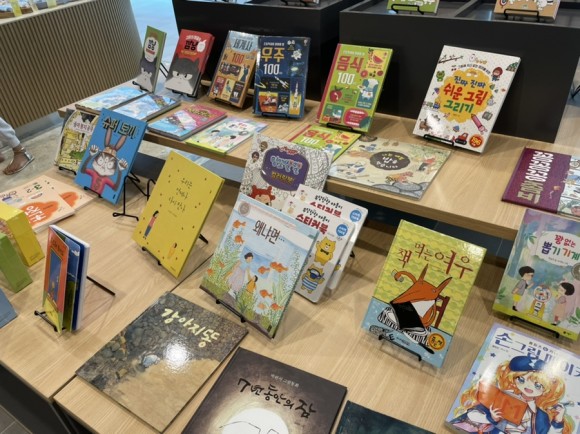 북카페 우리동네소금빵*종로서적 콜라보! 인천 앨리웨이 종로book&bakery