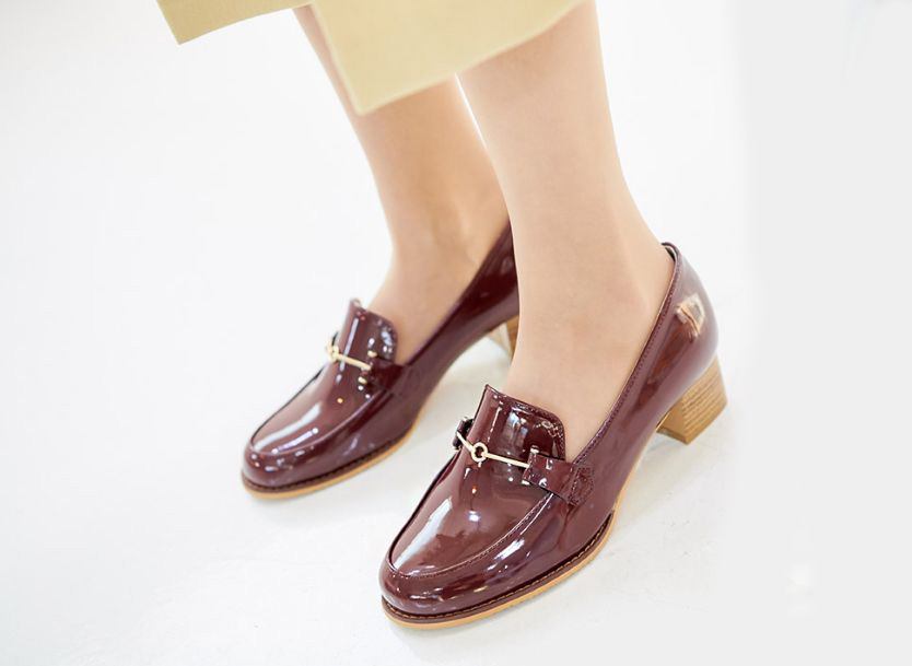  슬림비조 애나멜 4cm 쓰미굽 로퍼힐