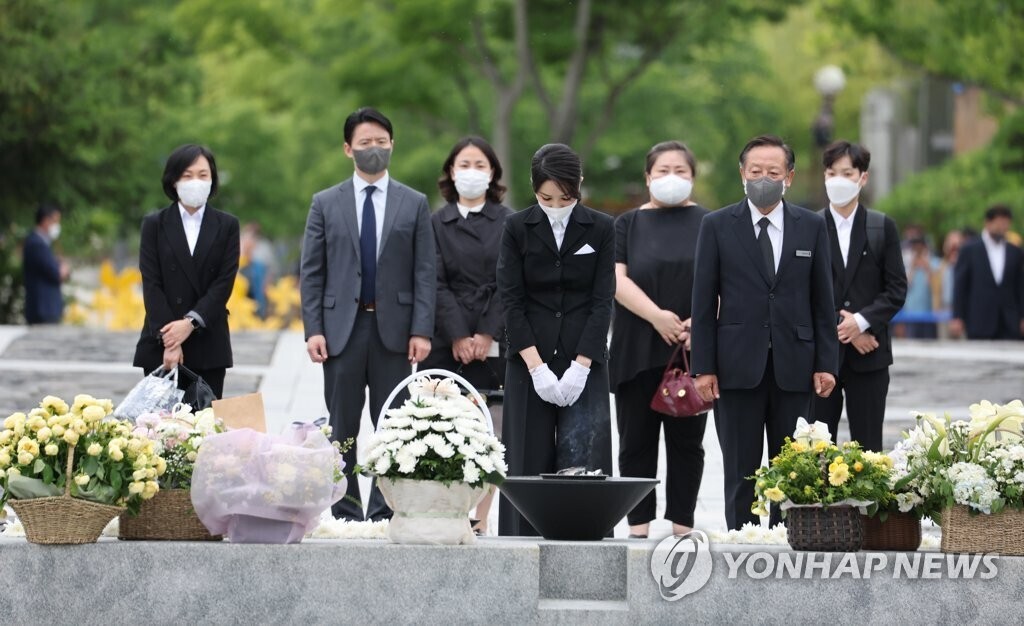  대통령실, 코바나 사적채용 논란에 "편한분과 일하는 경우 많아"