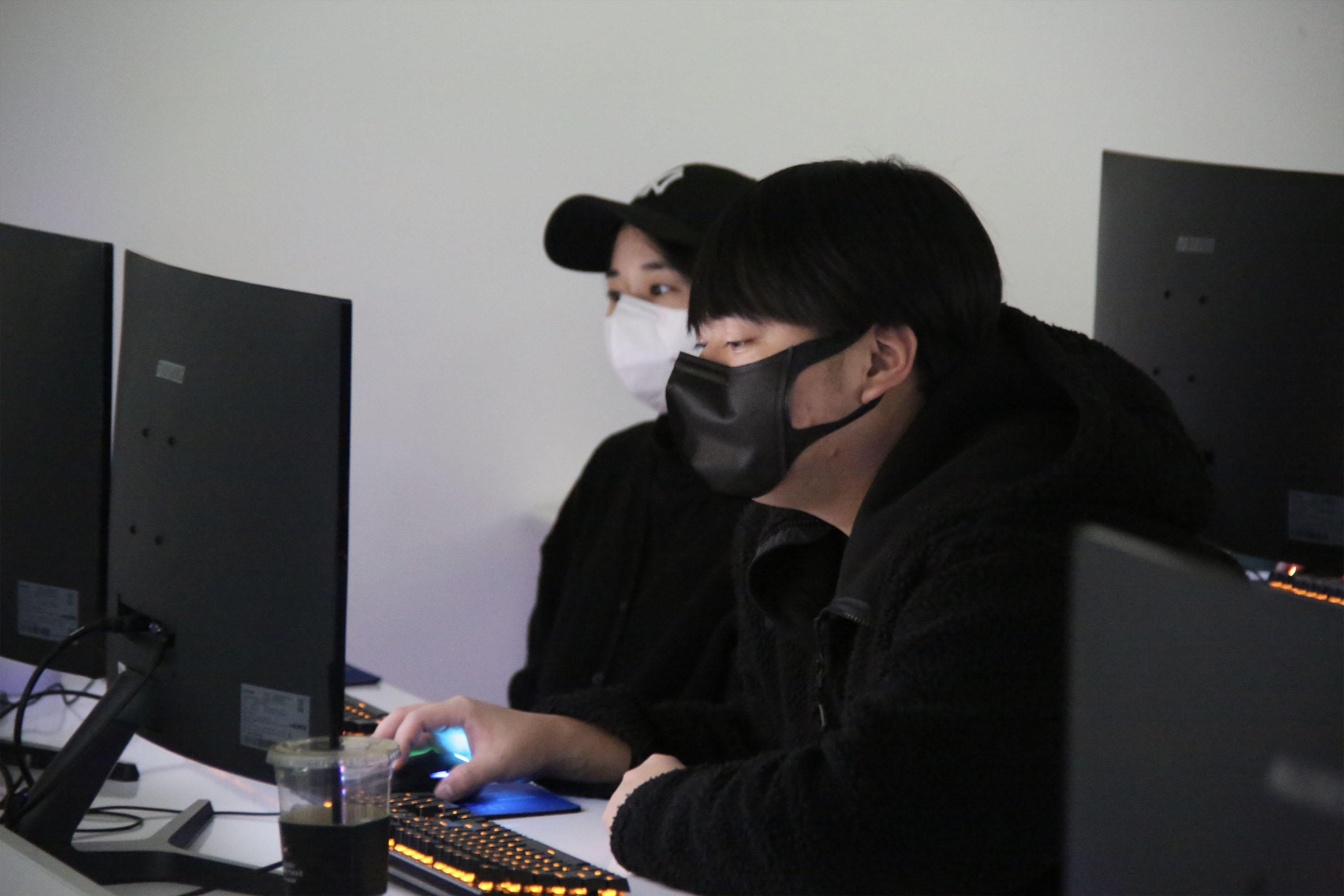 강사님 설명을 토대로 실습중인 학생들