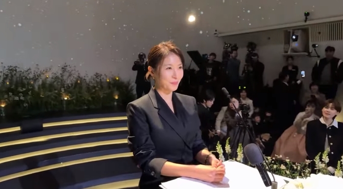  하지원이 의리를 지켰다. 진짜 주례로 예식장 단상