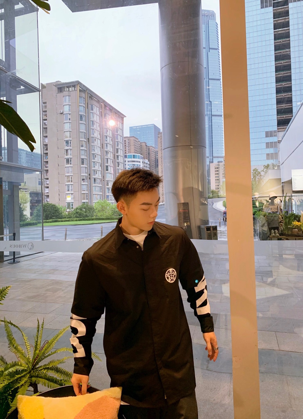  [BURBERRY] 버버리 글로브 그래픽 셔츠 8029890