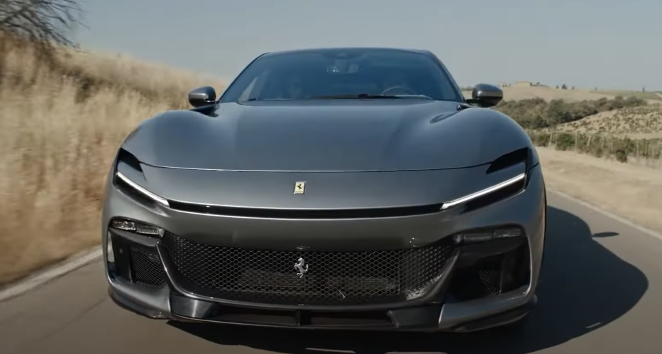  2023 페라리 프로산게 SUV 공개 (가격 출시일 제원 정보)