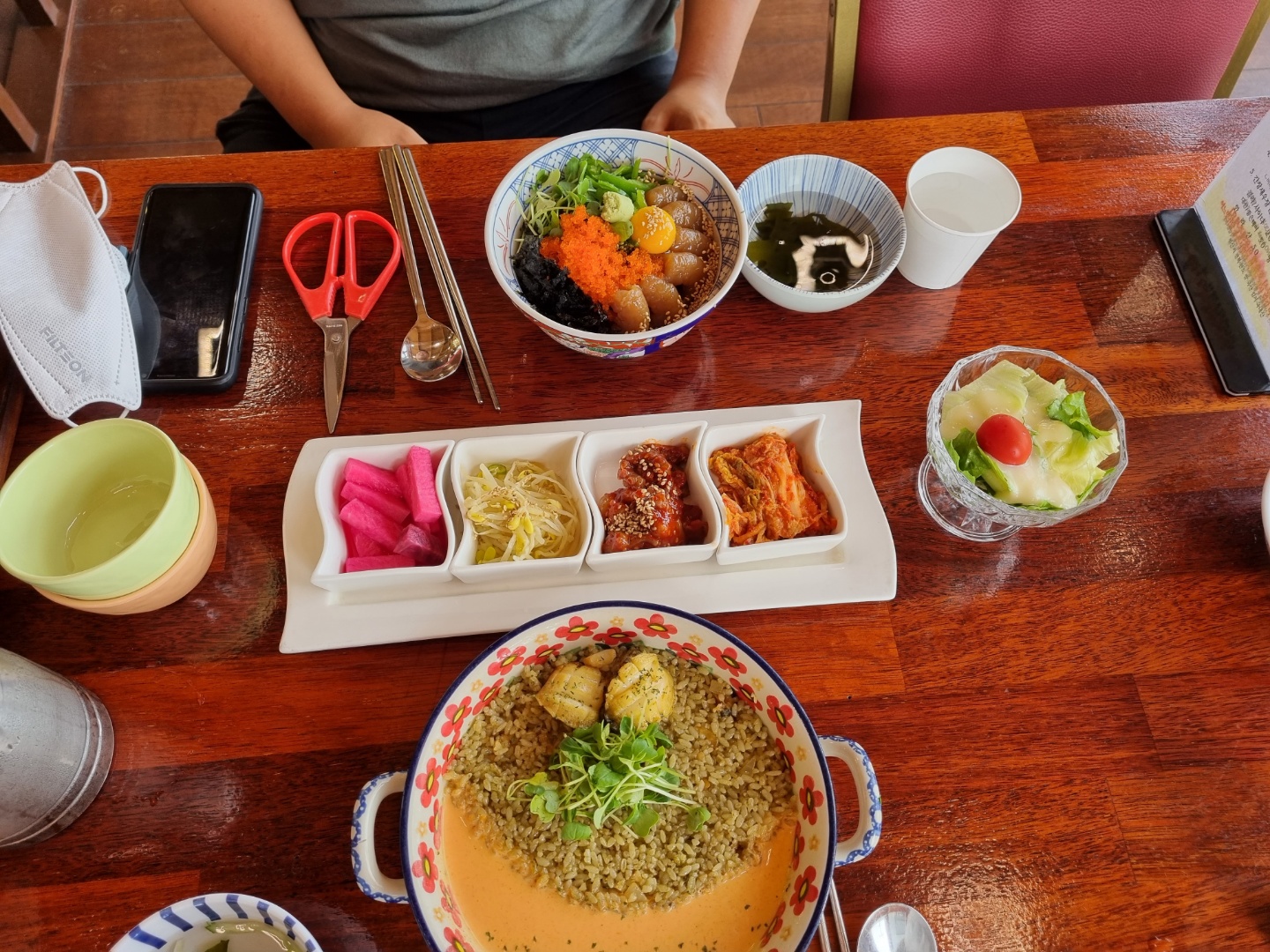 이건 음식 세팅된 후 전체적으로 찍은 사진인데
정말 정갈한 세팅이다.. 이래서 줄서서 먹나 싶은데
데이트 맛집으로도 안성맞춤이다