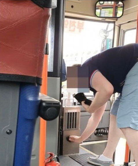  만원으로 잭팟 터트린 외국인..jpg