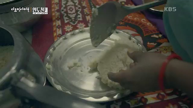 다큐 인사이트 - KBS인도 천재 - 1부 인도공과대학] 인도의 인구는 중국을 추월해 인구 1위 국가로 올라섰다.ts_20230508_202107.541.jpg
