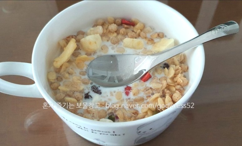 오자크 OCAK 가쓰카츠 오트밀 씨리얼 마구 먹어치우는 샤오잔 광고 3