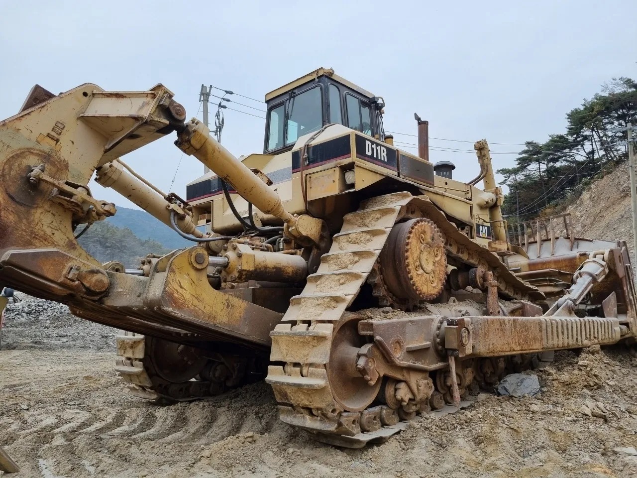  캐타필라 D11R 1997년식 1억3000만원 판매합니다.