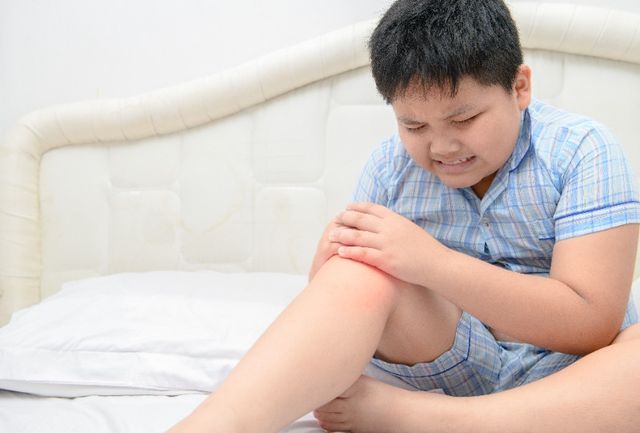  밤마다 끙끙대는 아이 ‘성장통’에 대처하는 바른 자세는?