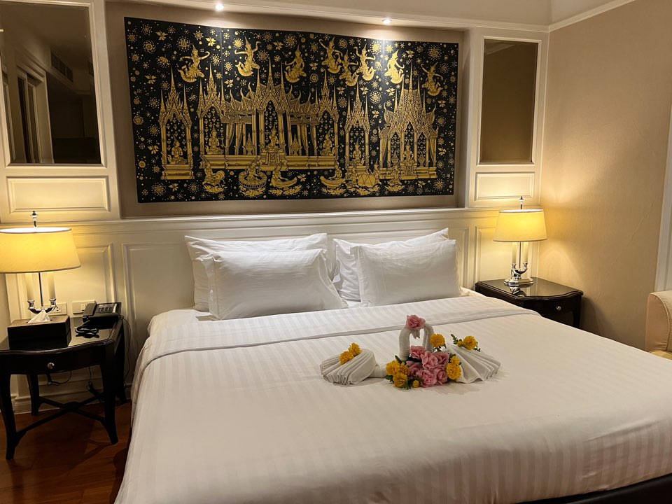 그랜드 센터 포인트 호텔 라차담리 방콕 그랜드 디럭스 룸 침대 모습