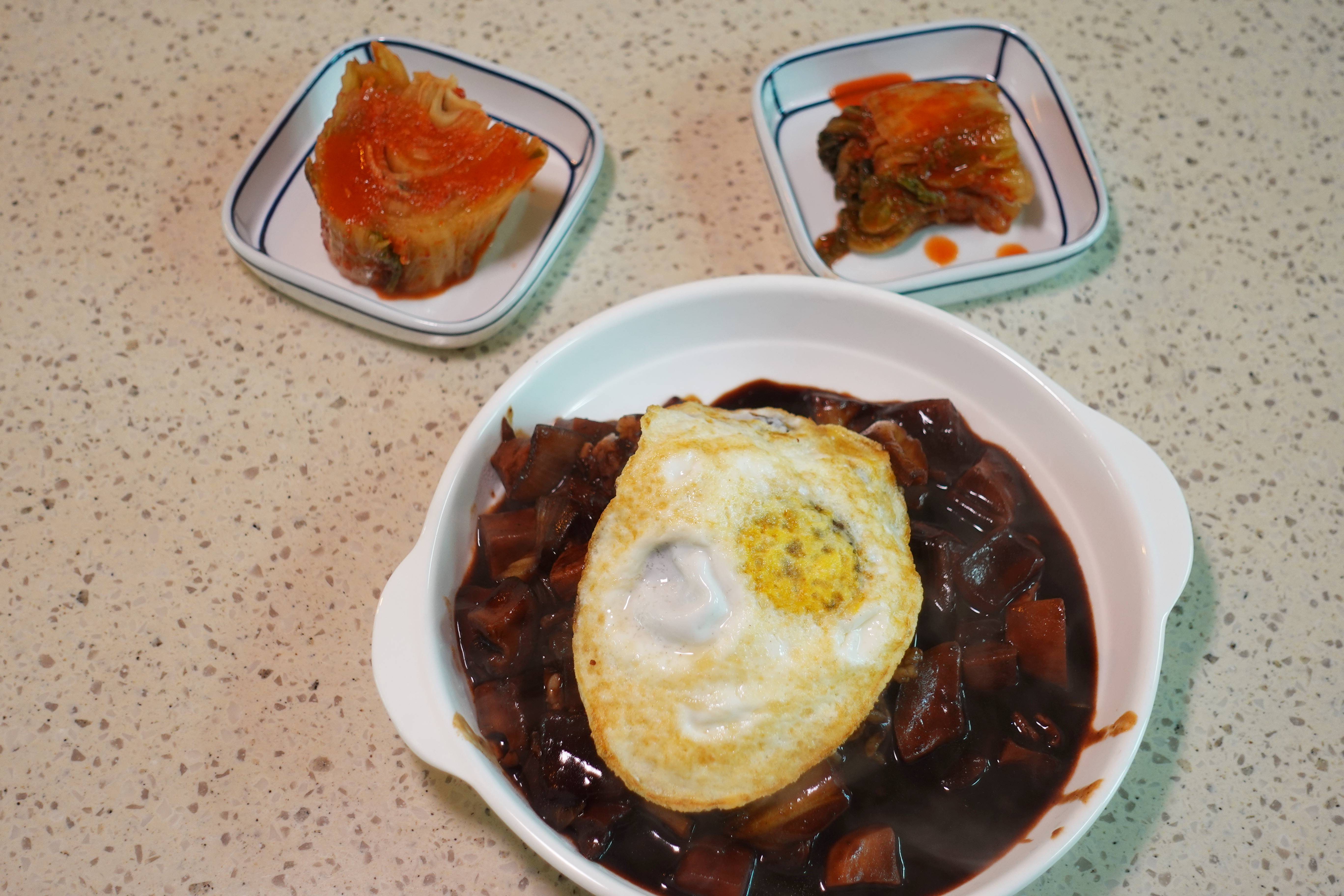 짜장밥-김치와함께먹으면꿀맛!