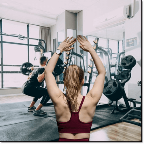 근육 운동하는 여성