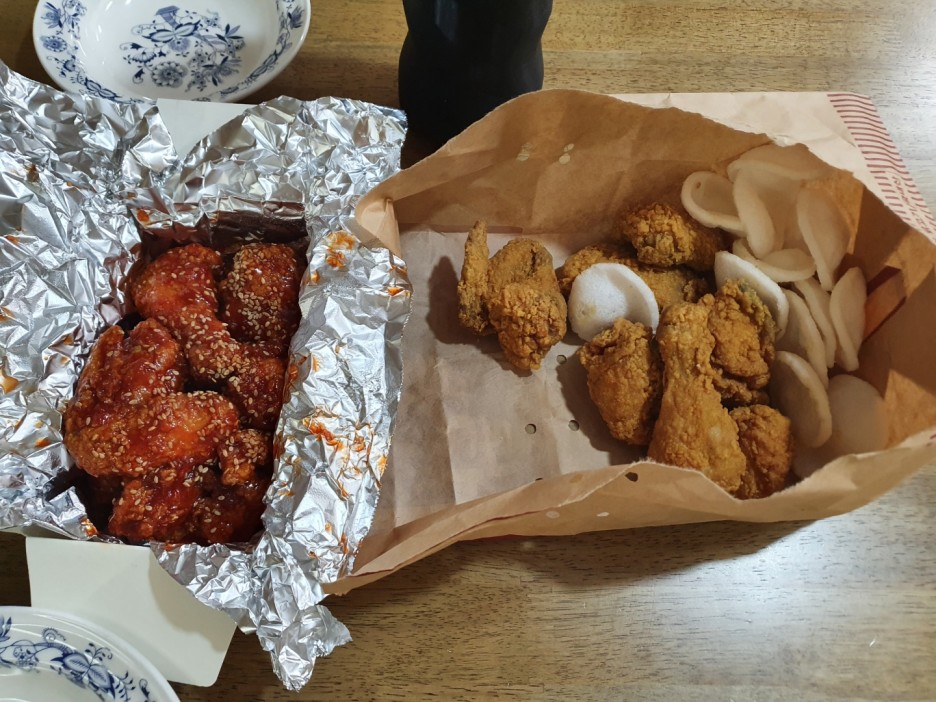  차원이 다른 튀김의 맛에 치킨의 매력을 새롭게 느끼는 <쌀통닭 >