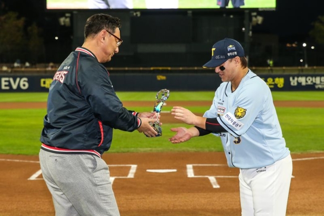  KIA 심재학 단장, 김선빈 잡기 나선다. 협상 타결은 언제쯤?