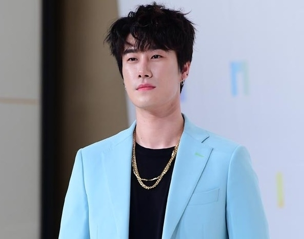 래퍼 산이