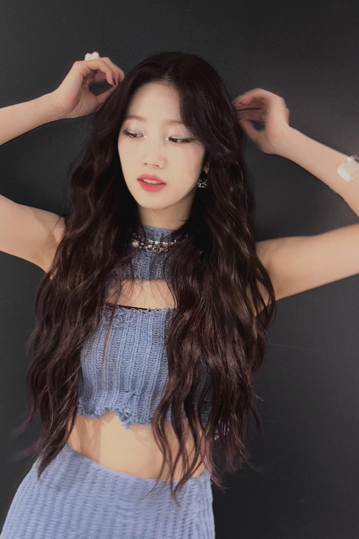  르세라핌 카즈하 니트 드레스 인스타그램 셀카 사진