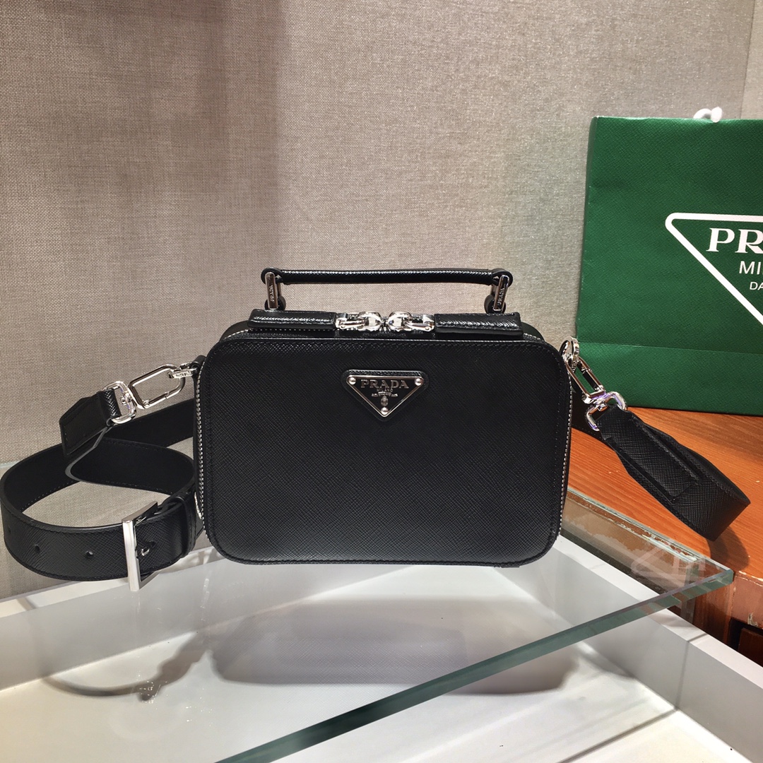  [PRADA] 프라다 브리크 사피아노 가죽 크로스 바디 백 2VH070_9Z2_F0002_V_OOO (2 COLOR)