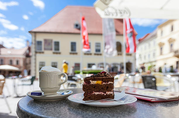 비엔나에서 케이크와 커피