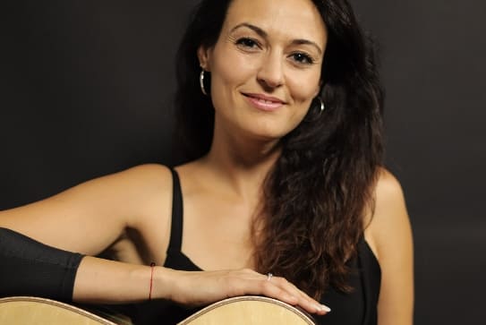 클래식 기타리스트 &#39;아나벨 몬테시노스&#39; VIDEO: Classical guitarist Anabel Montesinos
