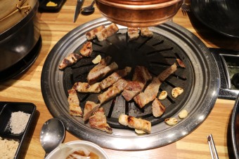 돼지고기 무한리필 고기뷔페