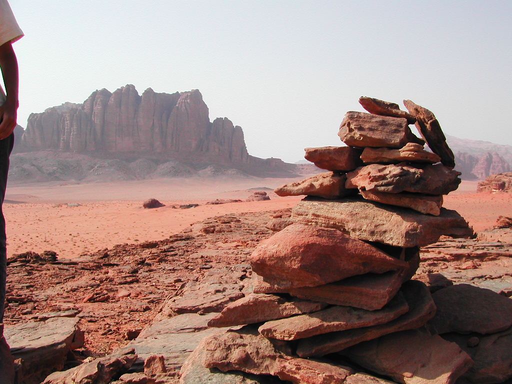 요르단-와디럼사막투어-높은곳에서-멋진풍경감상중