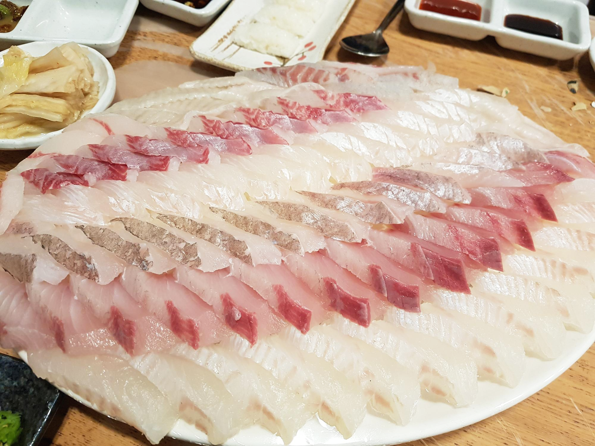  [부산 연산동 맛집 추천] 매운탕과 모듬회의 조합은 진리! 연산동 도심속 바다 내돈내산 후기