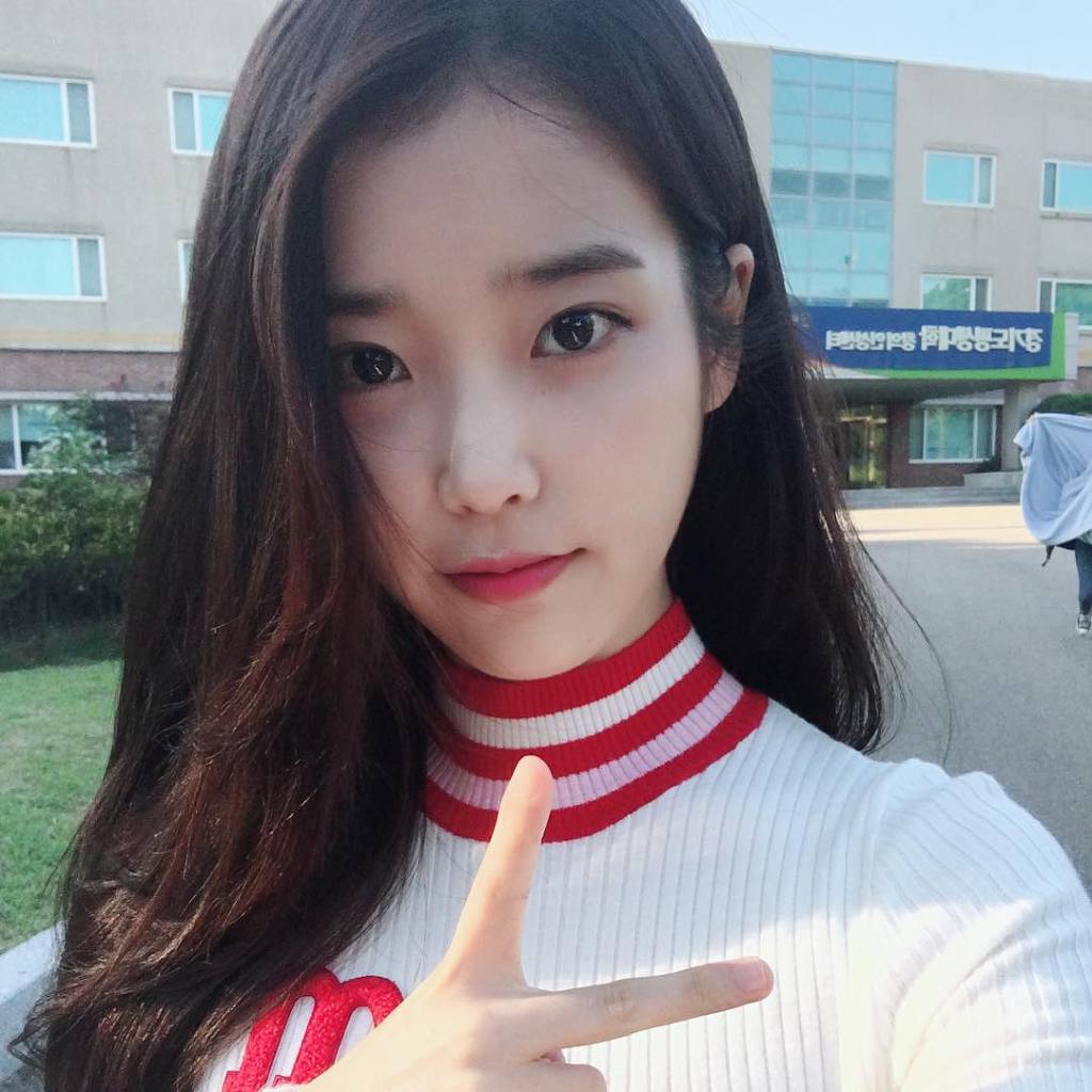  아이유 영화 페르소나 셀카 사진 인스타그램 업데이트