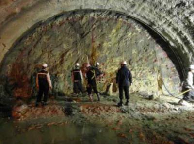 터널 내부 다이너마이트 설치