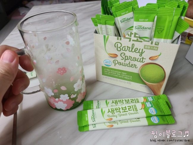 남편하고 같이 먹어요! 사다 4분말스틱 새싹보리 분말 국내산 유기농 찾아서