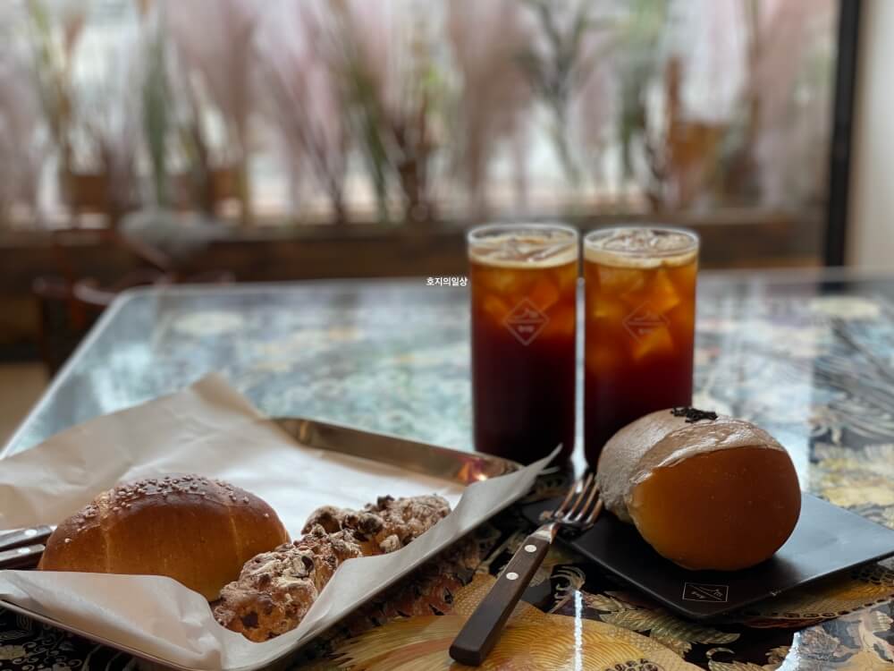 의왕 청계 한옥 베이커리 카페 청이당 - 커피와 빵들