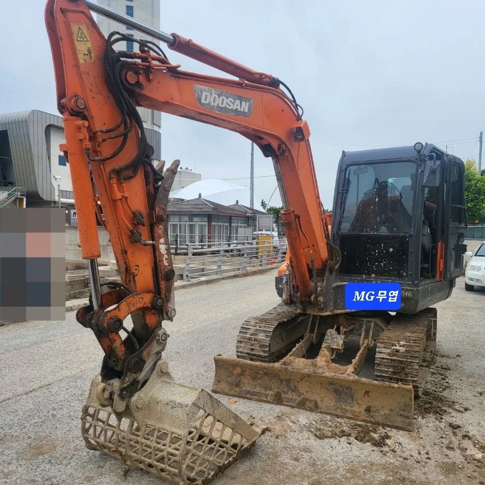  두산 DOOSAN DX55ACE모델 2014년식 3000만원 판매합니다