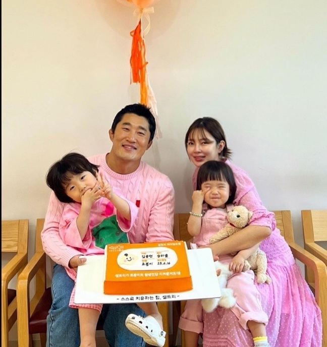 김동현과 아내 그리고 자녀들