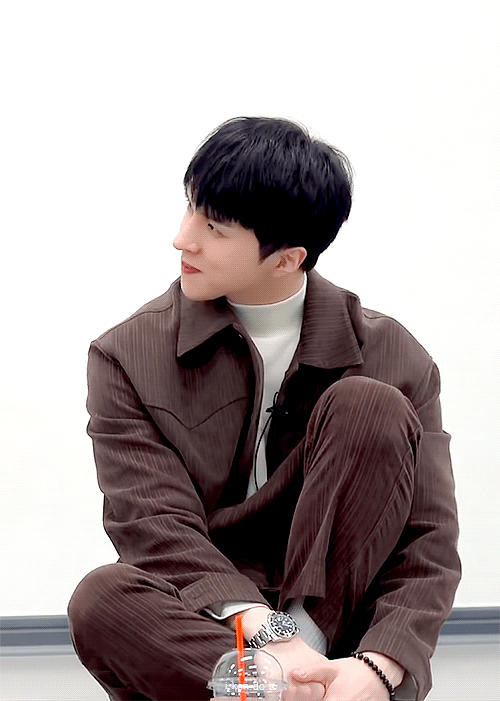 더쿠 - 재환이 유튜브에 올라온 서울리스 비하인드 영상 짤을 몇개 쪄봤어!(ㅅㅇㅈㅇ)