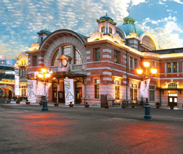 It is a space that reborn the old Seoul Station as a complex culture and art space.