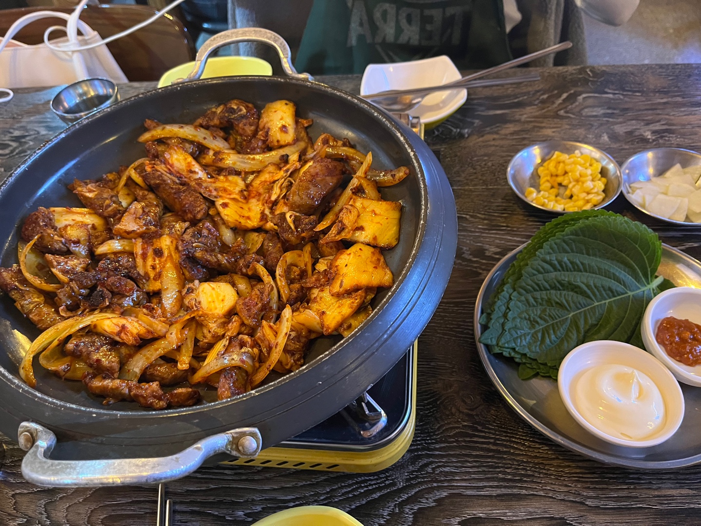 끄트머리집 돼지김치구이