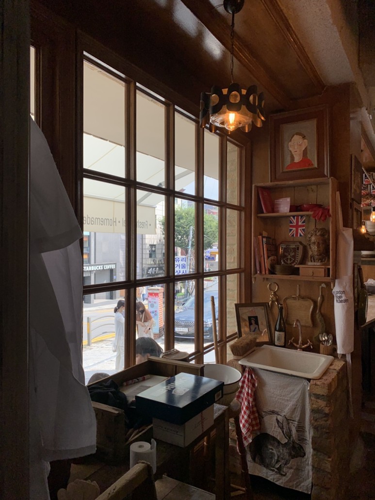 :: 런던베이글뮤지엄 안국 카페 32