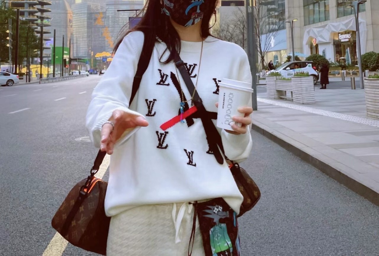  [LOUIS VUITTON] 루이비통 클락 니트 스웨터 1A8P4D