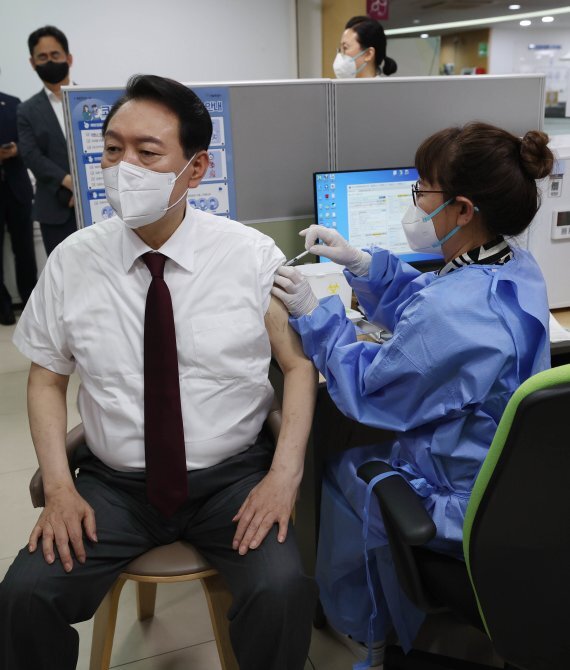  '과학방역' 외치더니.. "스스로 모임·행사 자제해 달라" [코로나 재유행 대응 방안]