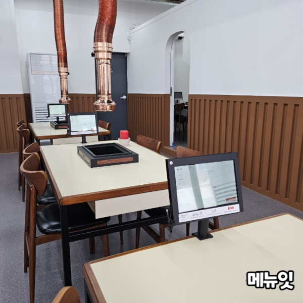  꽃돼지집 고깃집 메뉴판제작 메뉴잇 설치 사례