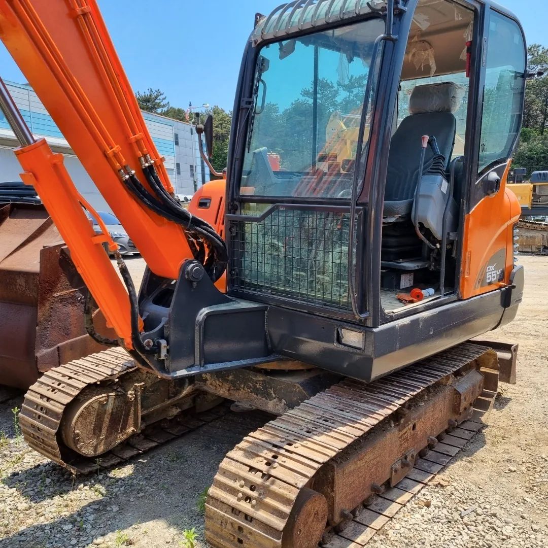  두산 DOOSAN DX55MT 모델 2010년식 2400만원 판매합니다