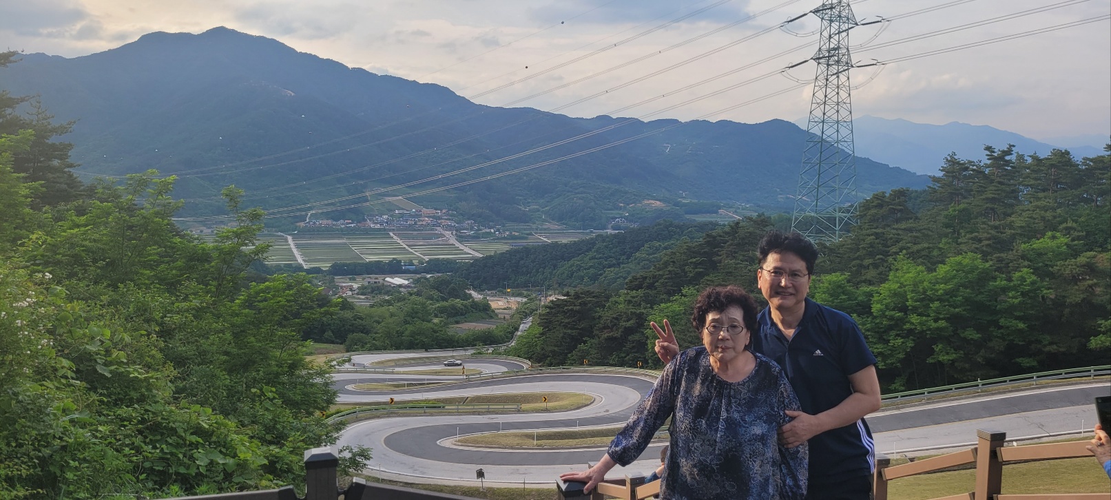  6월의 첫주말. 어머님 모시고 영천으로 가수 박서진 보러 갑니다 매주 일요일은 효도하는날 #효도#버킷리스트#영천#박서진#부산직업소개소종합인력사무소 010-5270-3485