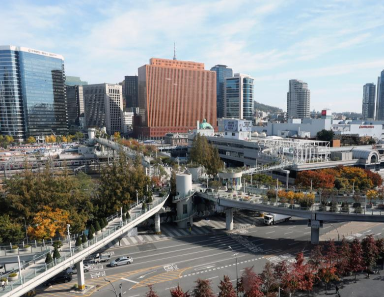  크리스마스 대낮에 서울로 7017에서 추락한 50대 사망