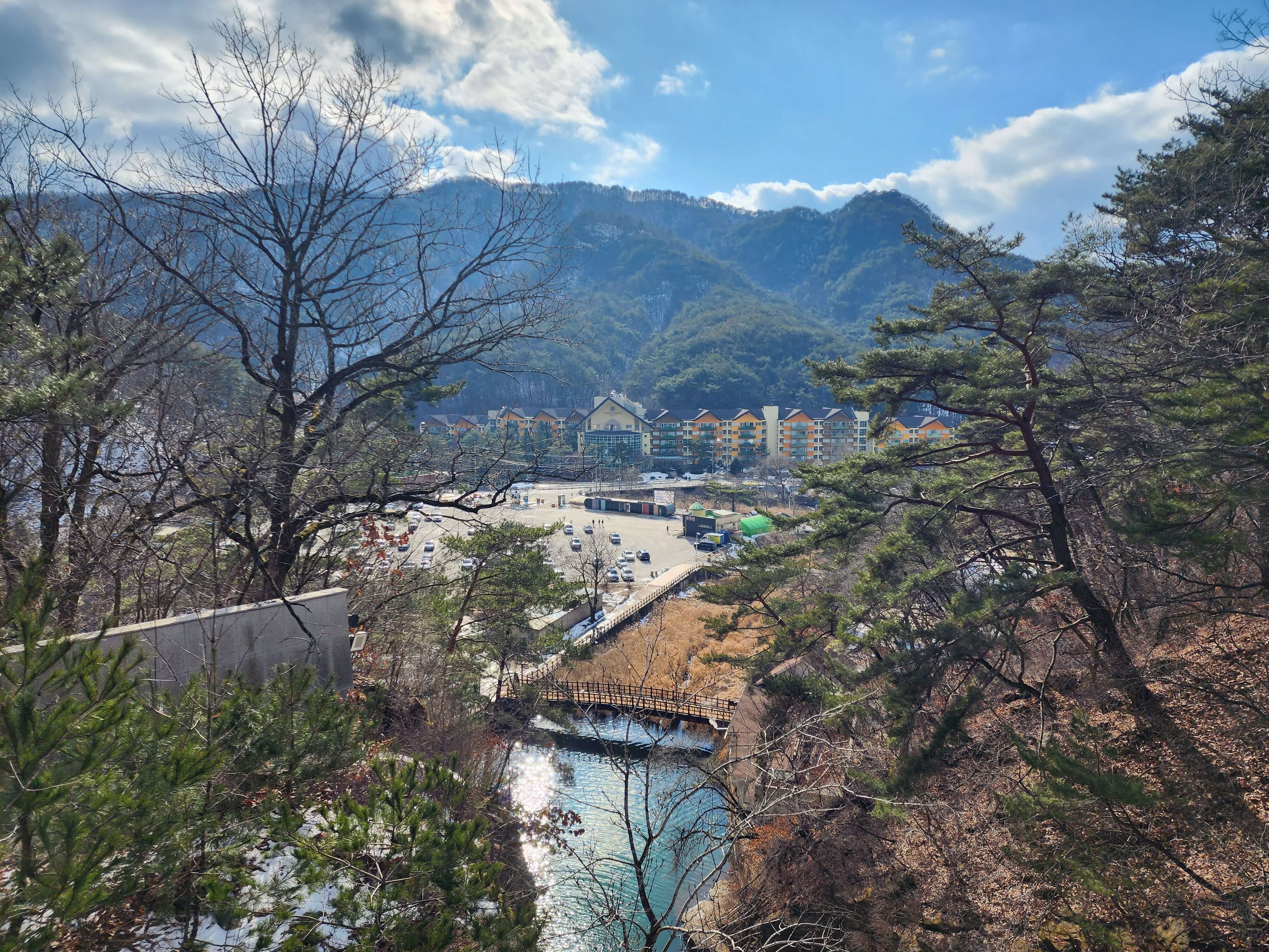 산정호수에서 보는 한화리조트 산정호수 안시