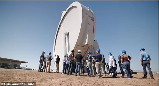 나사의 거대한 새총 같은 위성발사 가속기 VIDEO: NASA tests giant &#39;slingshot&#39; SpinLaunch to launch payloads into space