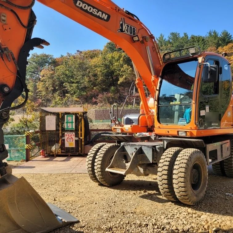  두산 DX140W 2015년식 6600만원 판매합니다.