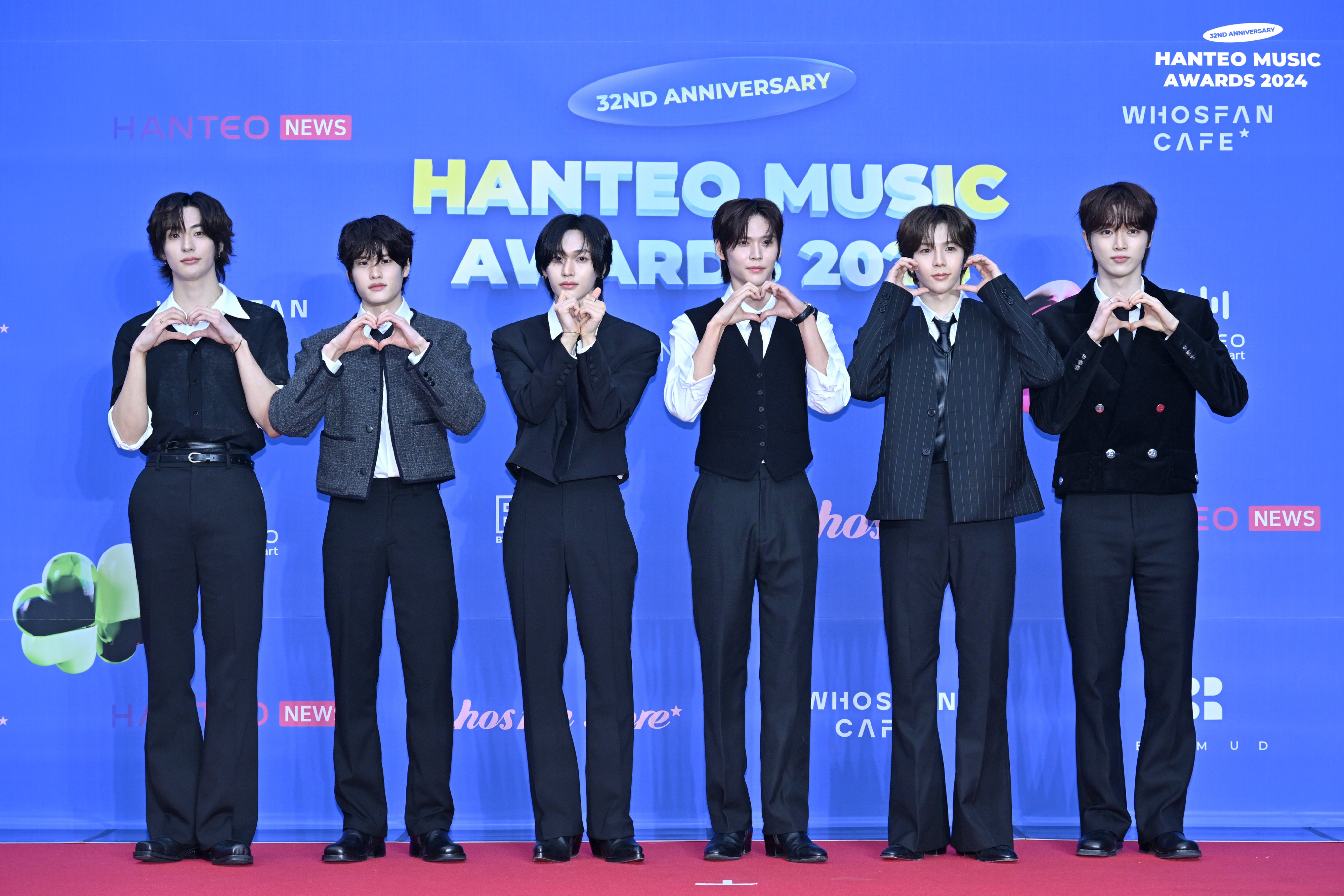 20250216한터레드카펫트위터가족사진