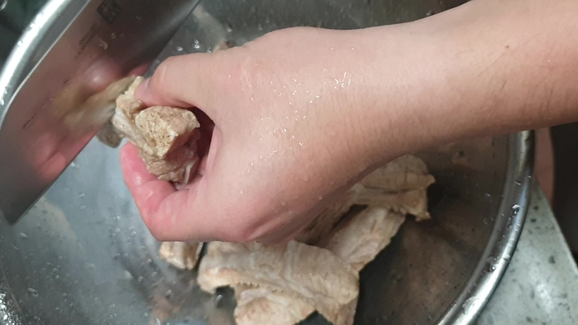 초벌고기 씻기 2단계