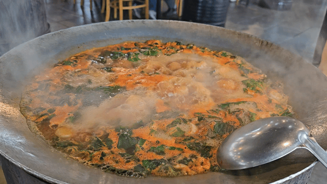 팔팔끓는 매운탕...맛나 보여요~~